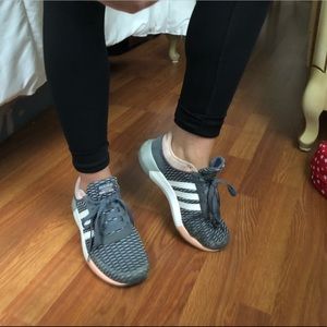 ADIDAS sneakers (fits more like 7 or 7.5)